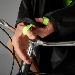 BTWIN FIETSPONCHO STAD ZICHTBAAR OVERDAG 120 ZWART/FLUOGEEL -Trend Kledij Verkoop fietsponcho stad zichtbaar overdag 120 zwartfluogeel 3