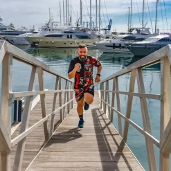 RUNNING SHIRT #PARTYRUN Voor HEREN - KAMUABU Kleur ZWART 90grs -Trend Kledij Verkoop running shirt partyrun voor heren kamuabu kleur zwart 90grs 3